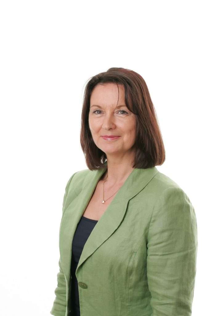 g3f375ecc85deca3195683421a959b35707bfacfe5c48543afe5d254e2555206df6b64d318c143d6616296cc8d5d729ab1ee0b4c240994f24b41219ade4e9cb3f_1280-1563998 coach, mentor, manager